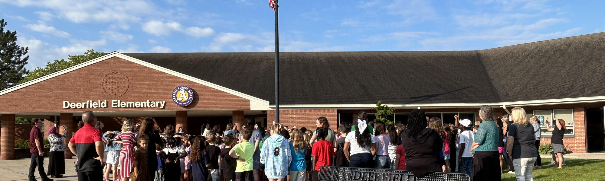 Deerfield Elementary building photo